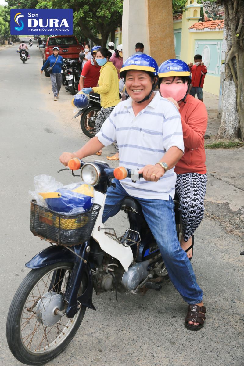 Chương trình cùng Sơn Dura “ĐỔI NÓN MỚI – ĐÓN HÀNH TRÌNH MỚI” dành cho người dân đảo PHÚ QUÝ